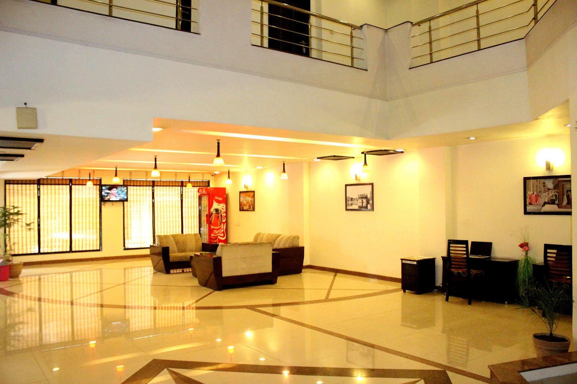 Hotel Hong Kong Inn Amritsar Ngoại thất bức ảnh