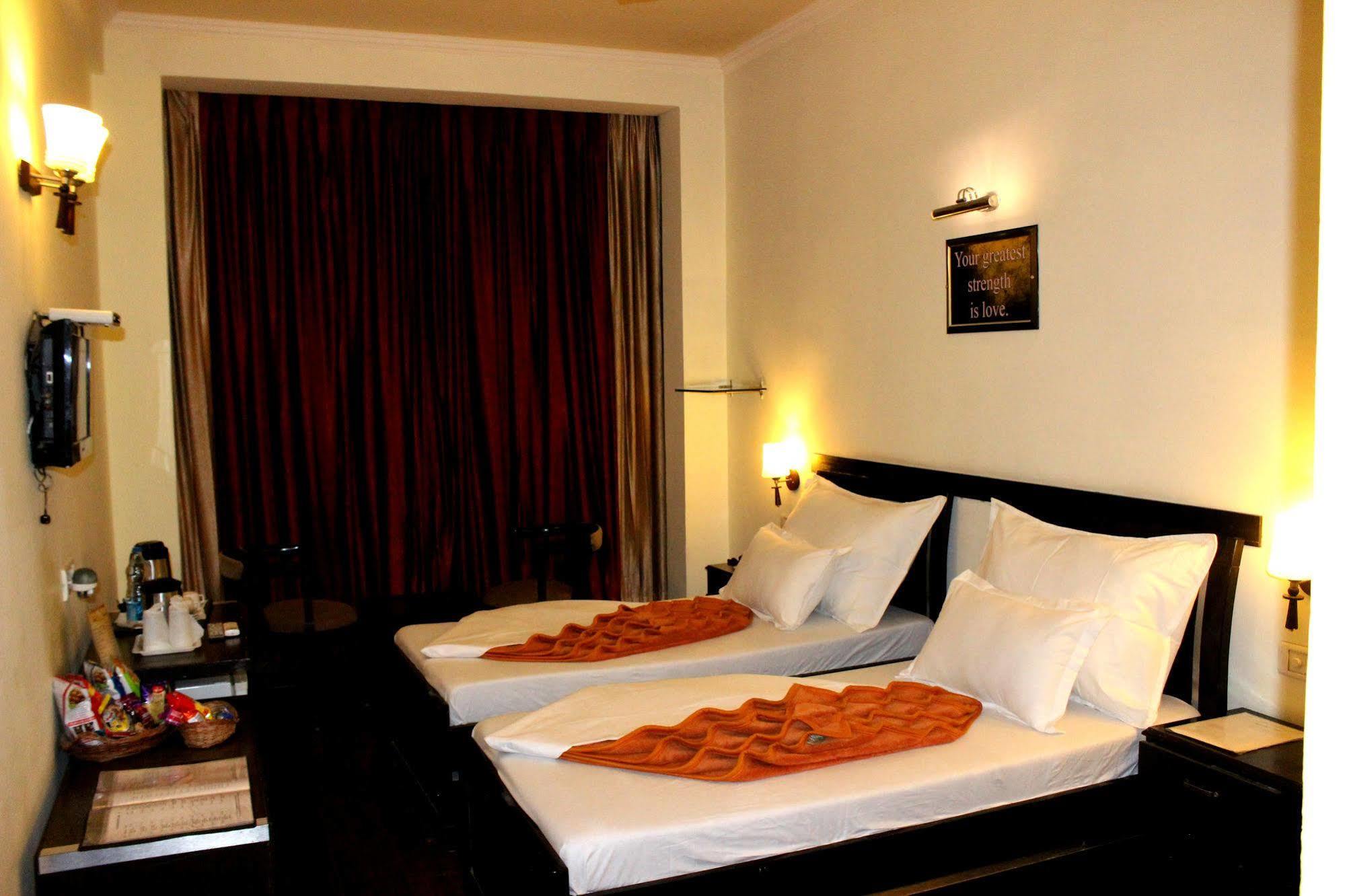 Hotel Hong Kong Inn Amritsar Ngoại thất bức ảnh
