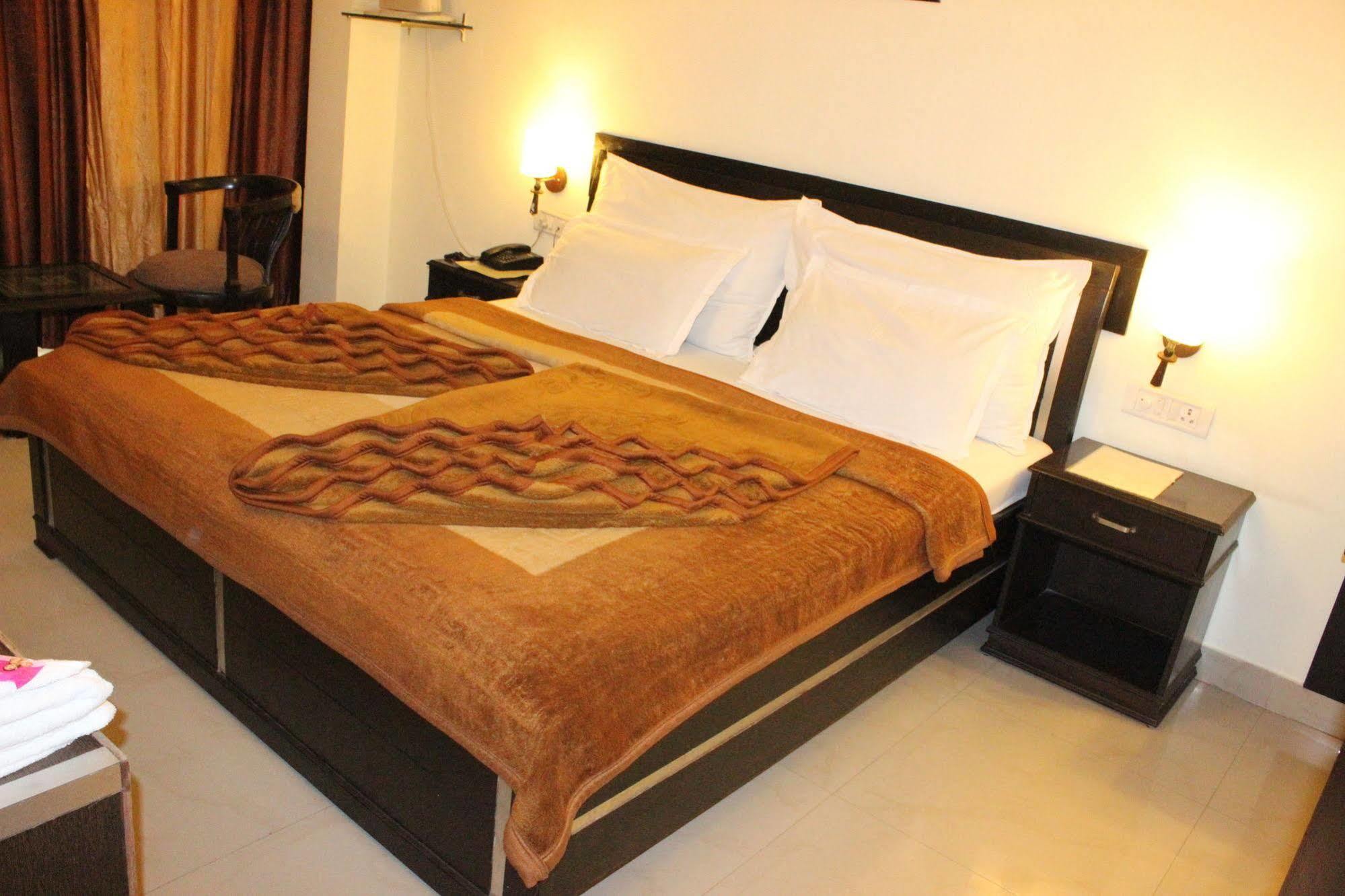 Hotel Hong Kong Inn Amritsar Ngoại thất bức ảnh
