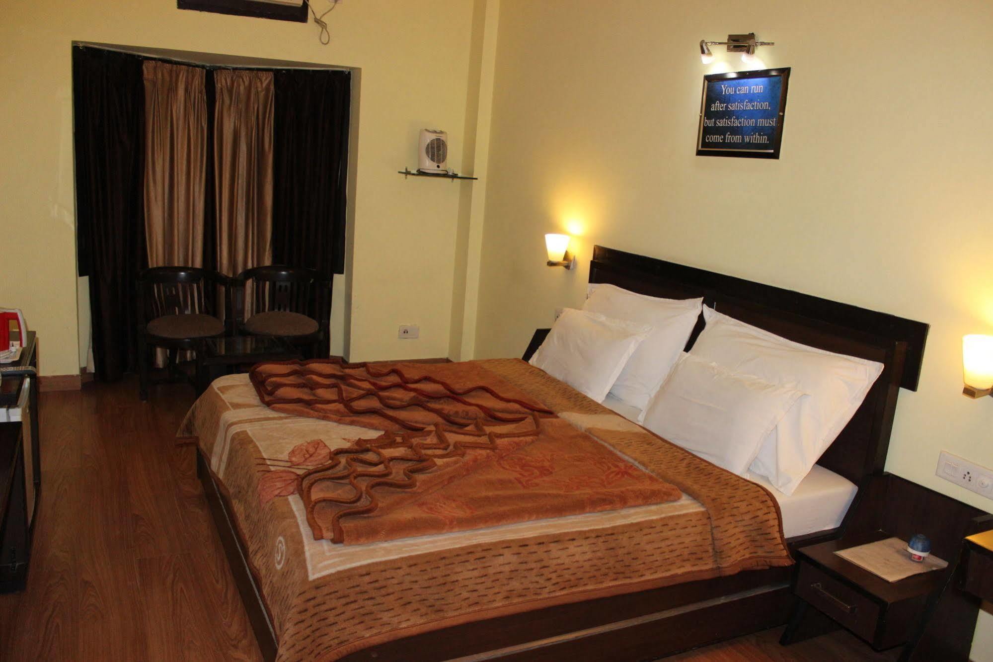 Hotel Hong Kong Inn Amritsar Ngoại thất bức ảnh